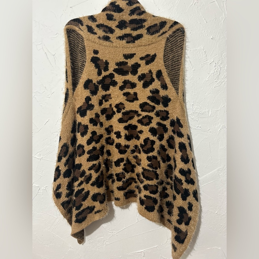 Women’s Fuzzy Leopard Print Open Front Handkerchi… - image 6